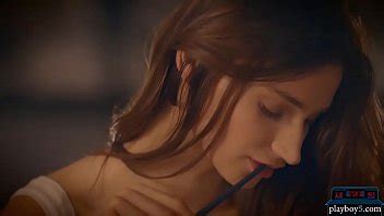 Amazing Brunette MILF Shows Off Her Perfect Body XNXX