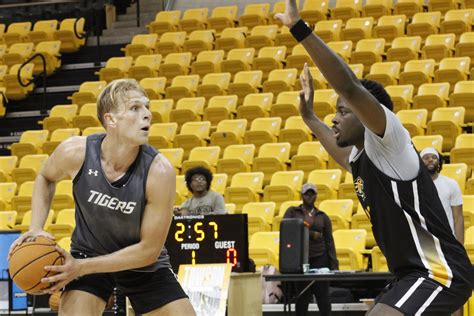 Season Preview Towson Mens Basketball Features New Look Team Heading