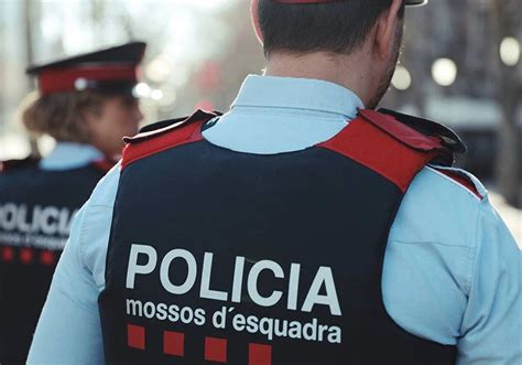 Los Mossos Investigan El Hallazgo De Un Cad Ver En El Centro De Barcelona