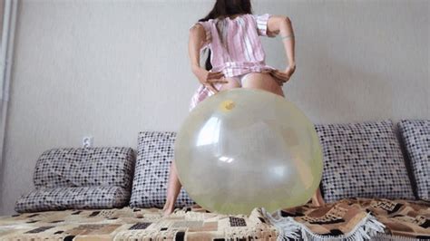 Darina S Yellow Ball Can T Stand Her Sexy Ass And Breaks Right Between Her Legs Princess