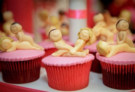 Chá de lingerie aprenda a organizar um lindo barato e divertido Miess