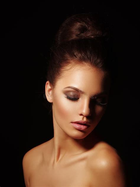 Sexy Nackter Brunette In Den Bergen Stockfoto Bild Von Bambus Nett 95835368