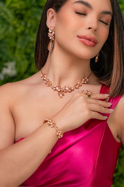 Kit Colar Brinco Anel Regul Vel E Pulseira Nude Luxo Bella Mania De