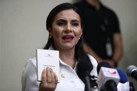 Vicepresidenta de Ecuador: el Gobierno de Noboa quiere "tomarse el