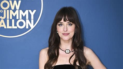 Дакота Джонсон надела на съемку в телешоу колье с 65-каратным 