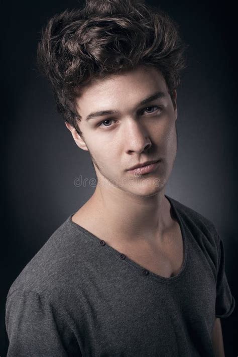 Hombre Joven Hermoso Foto De Archivo Imagen De Brunette