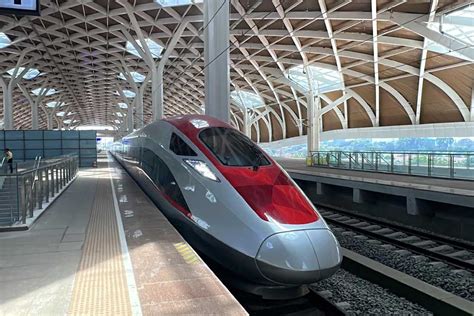 Pemudik Penuhi Stasiun Kereta Cepat Whoosh Halim Saat Puncak Arus Balik