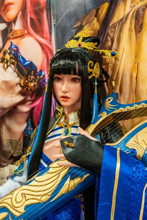 Elsa Babe Dolls On Display In Taiwan Panosundaki Pin