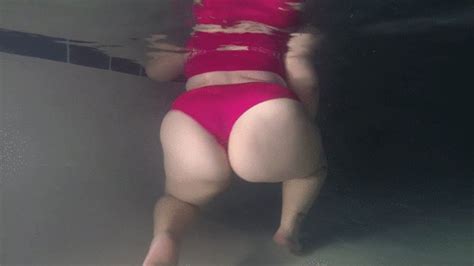 BBW Juicy Jazmynne Is Shaking And Jiggling Her Belly And Butt Underwater In A Hot Pink Bikini