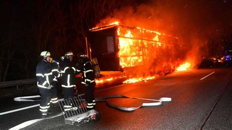 Lkw Brand Auf Der Autobahn A1 Bei Moorfleet Gesperrt Stau