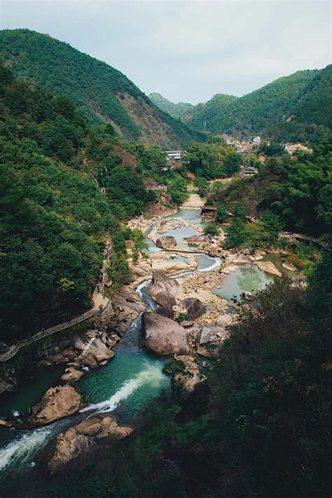 江西上饶4a级景区望仙谷，坐落于上饶灵山山脉，瀑布峡谷之中图片素材