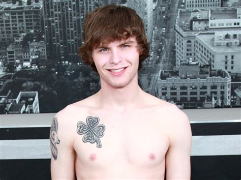 Actor porno gay Ronan Kennedy Fui apuñalado hasta casi la muerte por mi ex CromosomaX