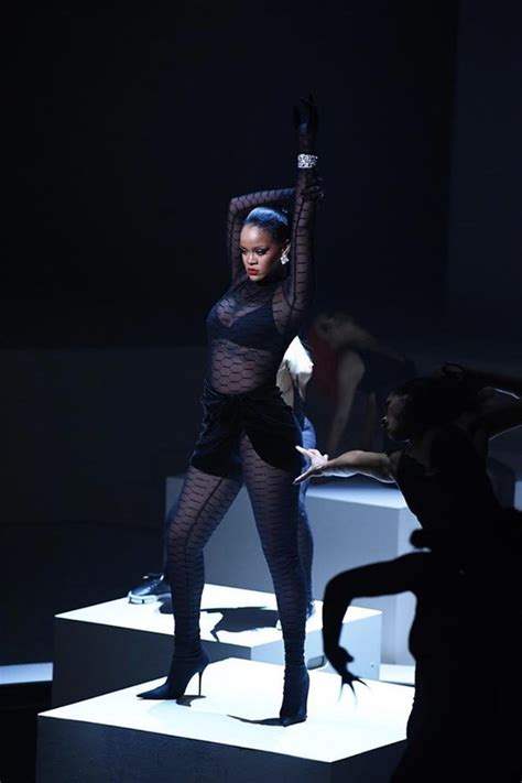 N S Assistimos Ao Desfile De Lingerie Da Rihanna E Vamos Te Contar Tudo Que Rolou Por L