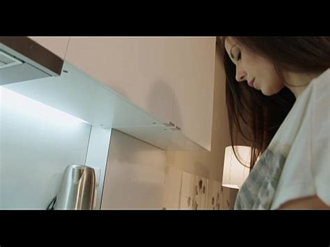 Cuando él llega de trabajar polvazo en la cocina mientras preparo la cena XVIDEOS