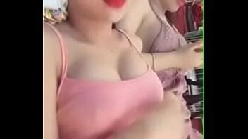 Em gái lên Uplive khoe hàng trá hình XVIDEOS