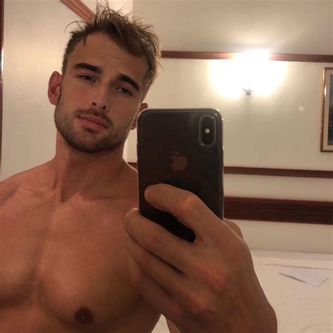 收藏到 Bisexual Hot Men