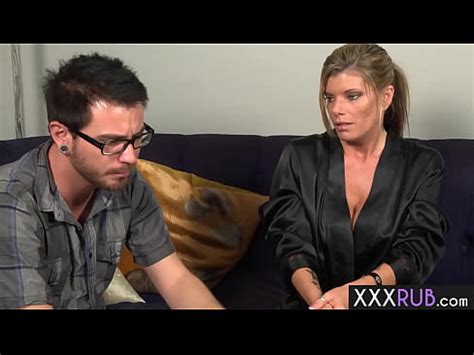 La Madrastra Tetona Milf Amiga Kristal Summers Me Dio Una Mamada Perfecta Antes Del Masaje Nuru