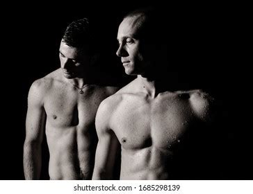 imágenes de Naked gay couple shower Imágenes fotos y vectores de