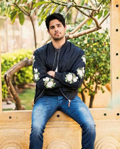 Sidharth Malhotra’s Most Swoon Worthy Pics From The Past Year – What When Wear