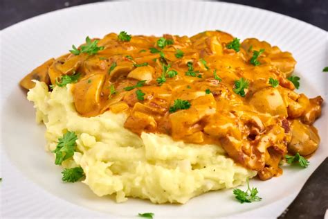 Kylling stroganoff Opskrift på nem gryderet med kylling