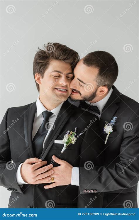 Joven Y Barbudo Novio Gay En Imagen De Archivo Imagen De Prepara Derechos 278106209