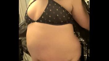 Jinna Grosse Travesti Fran Aise Montre Sa Nouvelle Lingerie Et Suce Un Jouet Xnxx