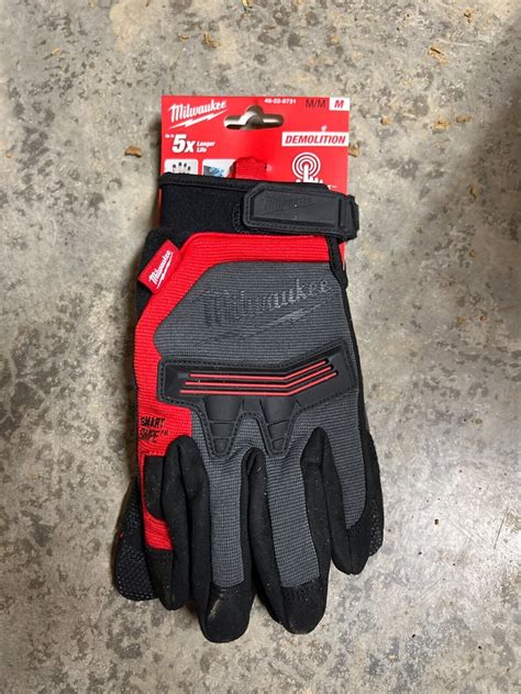 Milwaukee Medium Demolition Gloves W Smartswipe And Knuckle Protection