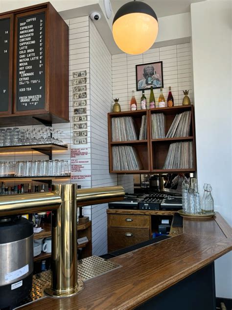Fall cozy coffee shop aesthetic | Cozy coffee shop, Coffee shop