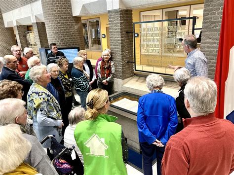 Met Een Grote Groep Ouderen Op Excursie Naar De Tweede Kamer Was Een