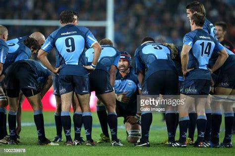 Vodacom Bulls Captain Victor Matfield Talks To The Players During