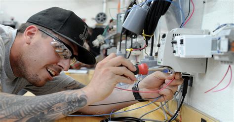 How the pay of an electrician compares to other trade school jobs