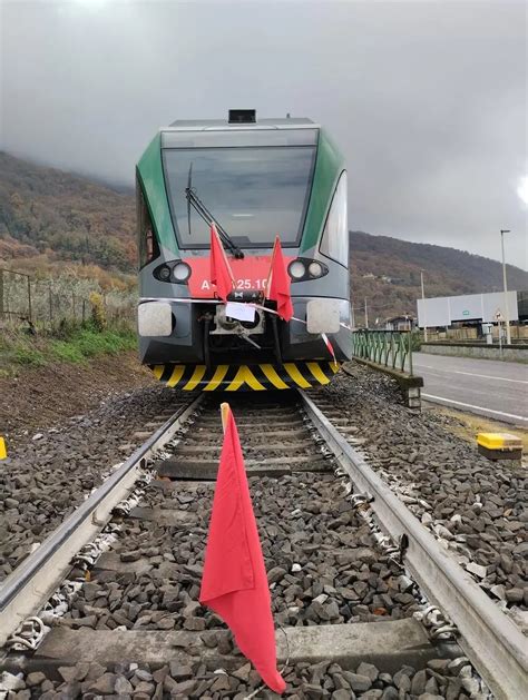 Treno Deragliato A Iseo Sequestrato Il Tratto Di Linea Tra Iseo E