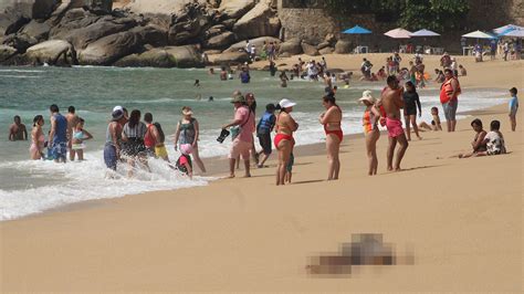 mexico beachgoers  popular tourist area find  dead bodies