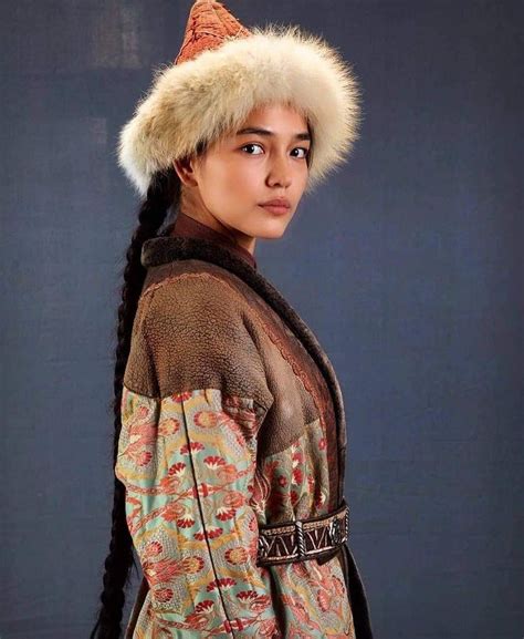 Pin by Ayşenur on Kaydettiklerim | Kazakh clothing, Pretty outfits ...