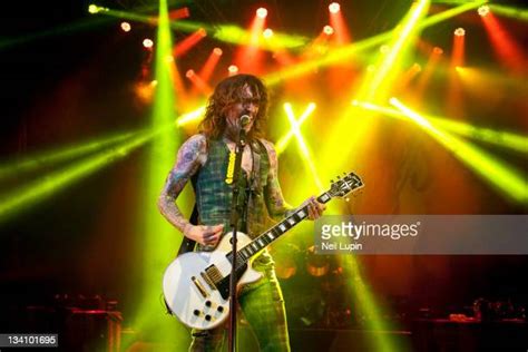 The Darkness Perform At Hmv Hammersmith Apollo In London Photos And