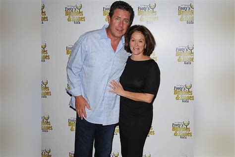 Who Is Dan Marinos Wife Claire All About Dolphins Legends Partner