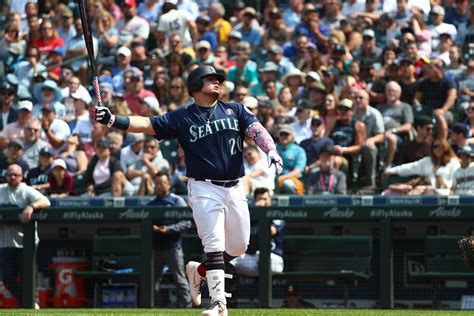 ‘He is contagious’: Daniel Vogelbach’s high school coach on bat flips