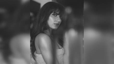 Fatima Sana Shaikh Sets Internet On Fire In Nude Pink Bandeau Top Trousers Set Hindustan Times