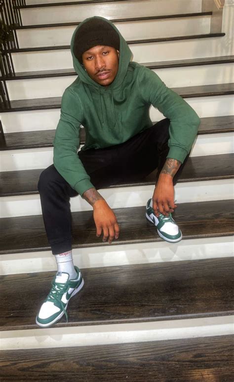 Streaming experts explain why the Duke Dennis hug went viral 28