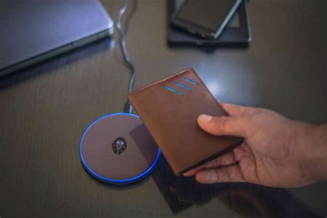 11 Best Smart Wallets For Men 2025 List Of High Tech Futuristic Wallets