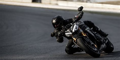 Nuova Triumph Speed Triple RS Naked Esuberante