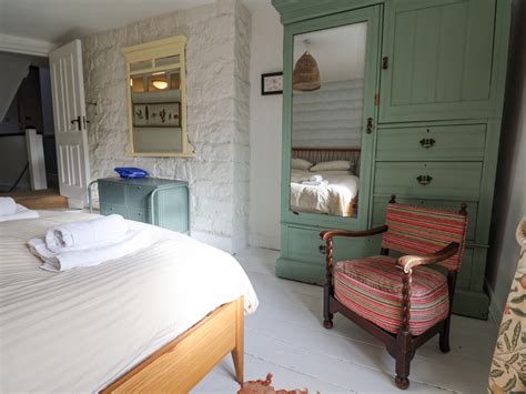 Old Monmouth, Lyme Regis - Dog Friendly Holiday Cottage in Dorset and Somerset