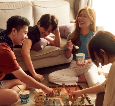 Giới thiệu Naked Flavors