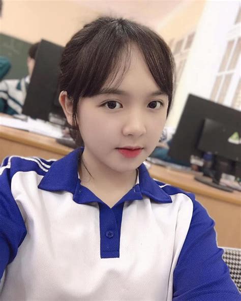 Thời nào còn được gắn mác hot girl tiểu học giờ đây cô nàng lột xác gợi cảm tới khó nhận ra