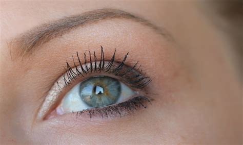 L O V Code Nude Browlights Augenbrauen Pomade Und Highlighter Swatch Lavie Deboite