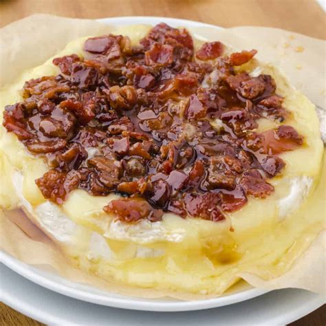 Baked Brie With Maple Syrup And Bacon Fantabulosity