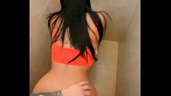 Sexo rápido con mi mejor amiga en el baño público de la universidad XVIDEOS