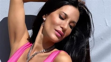 Silvina Escudero no pasa un día sin tomar sol así se ve con su bikini más pequeña