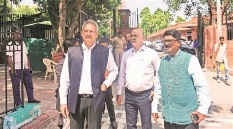 Supreme Court verdict on real Shiv Sena: Celebrations in Shinde camp ...