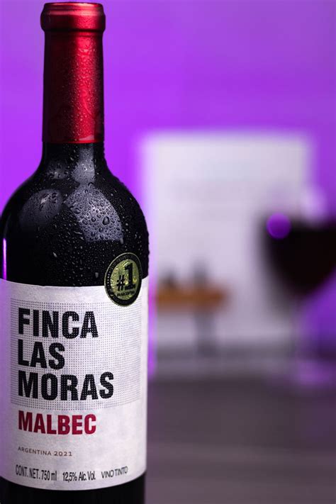 Finca las moras hechas por manuelfot | Vino tinto, Moras, Botellas de vino